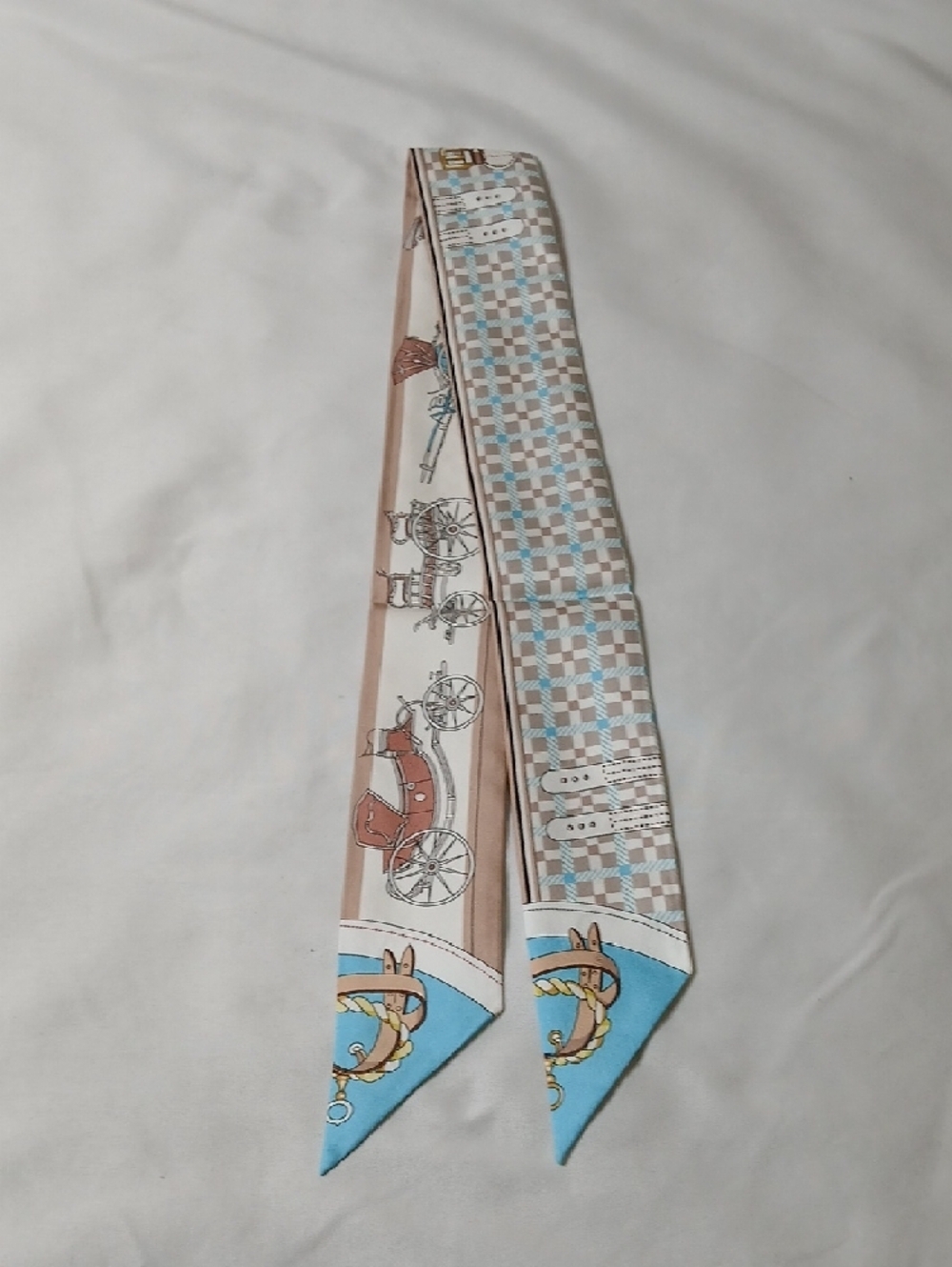 Hermès Les Voitures Nouvelles Silk Twilly Scarf - Picture 4 of 6